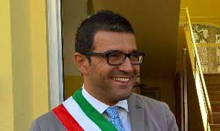 Rissa con bastoni a Valmir, il sindaco: "Spettacolo vergognoso, più controlli"